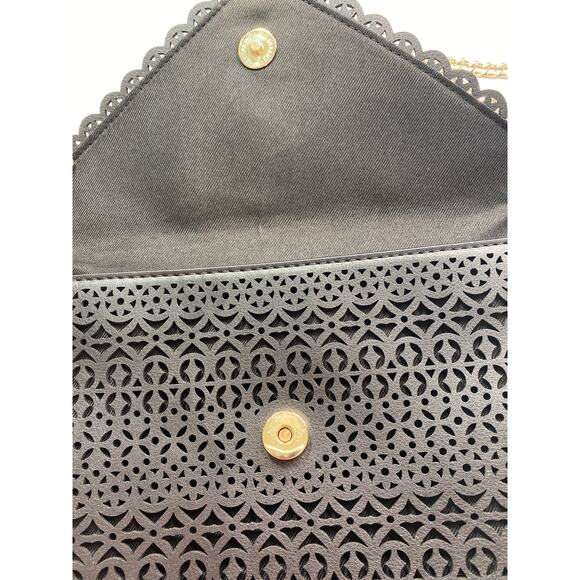 Aldo Crossbody Bag Black Envelope Floral Laser Cut Out Design Gold Chain Strap - Picture 4 of 11